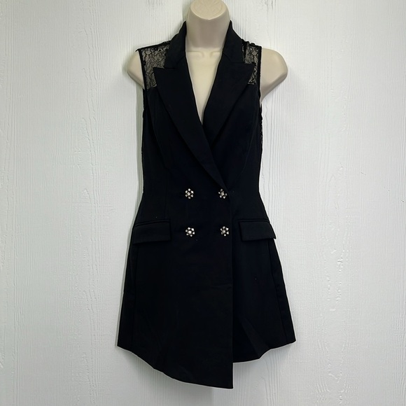 Zara - Tuxedo Sleeveless Lace Rhinestone Flower Button Short Romper Medium - Picture 3 of 16